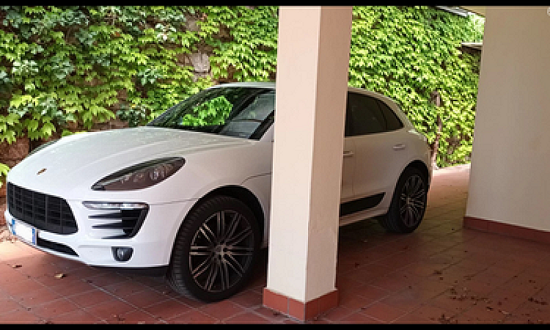 Porsche Macan S...