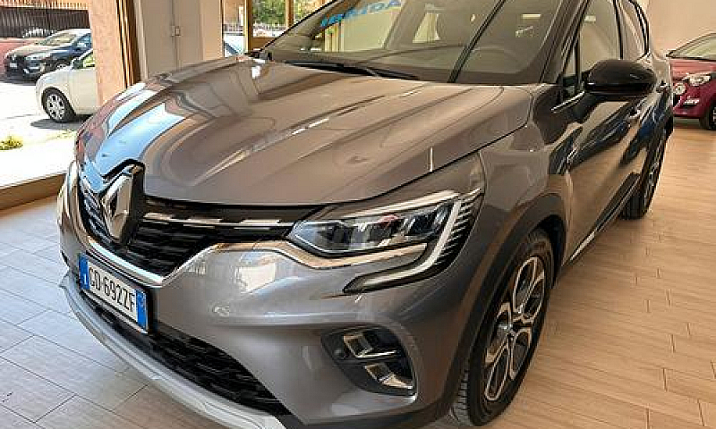 Renault Captur Plug-...