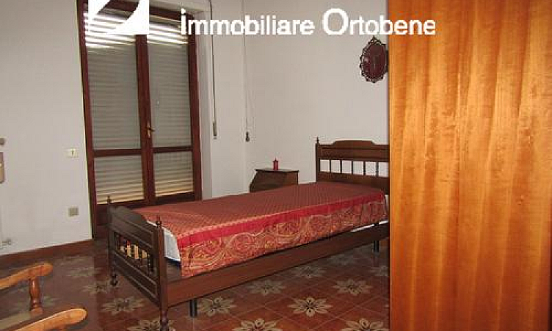 Appartamento Con Tre...
