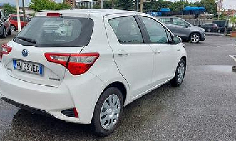 Toyota Yaris 1.5 Hyb...