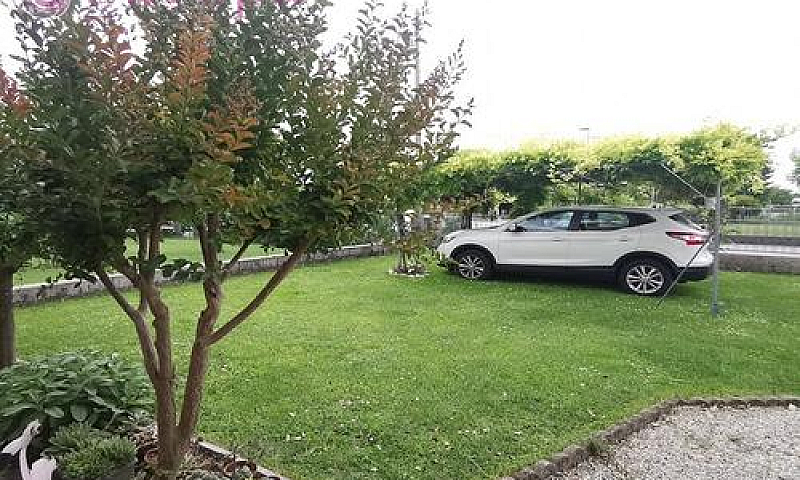 Porzione Di Bifamili...
