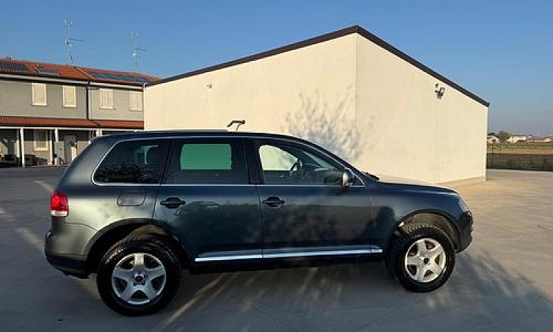 Volkswagen Touareg 2...