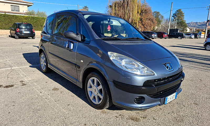 Peugeot 1007...