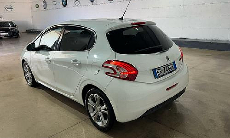 Peugeot 208 1.4 Hdi ...