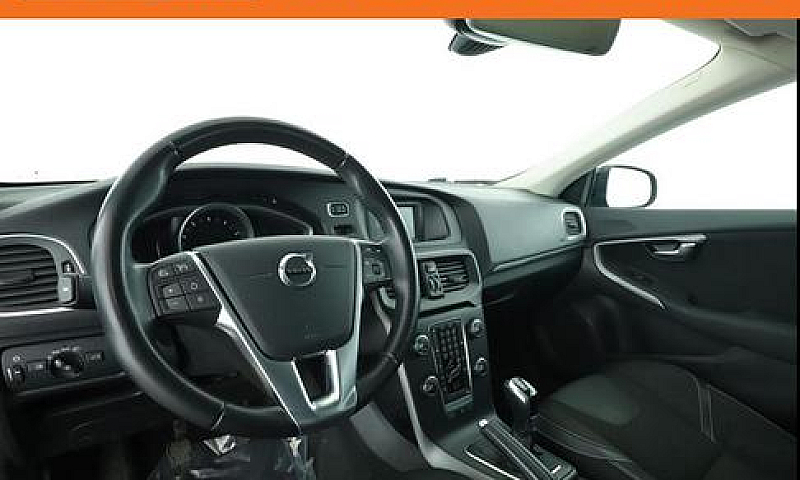 Volvo V40 T2 Plus...