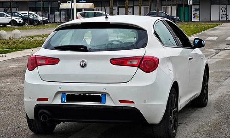 Alfa Romeo Giuletta ...