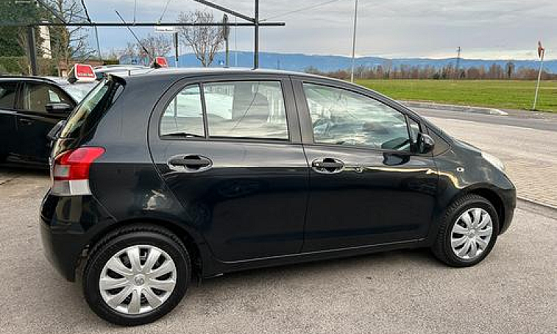 Toyota Yaris 1.0 69C...