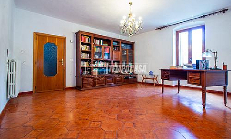Osilo, Casa Indipend...