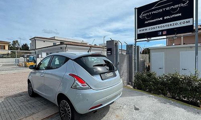 Lancia Ypsilon Gold ...