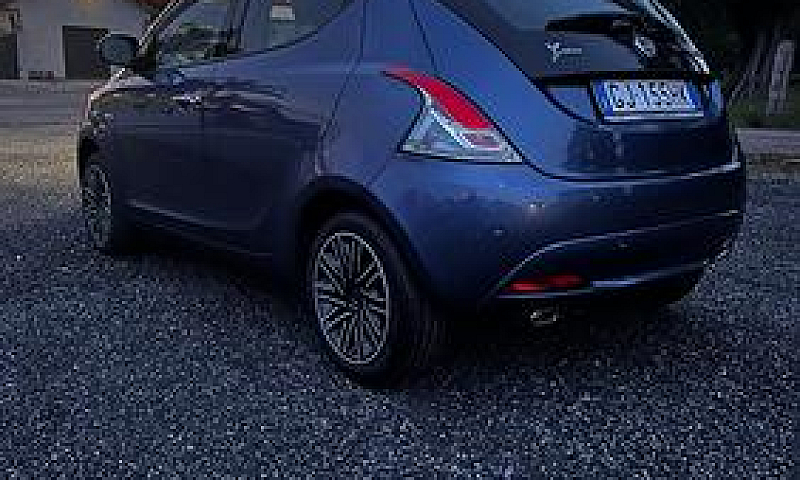 Lancia Ypsilon...