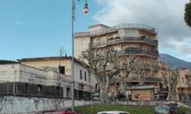 Ampio Appartamento D...