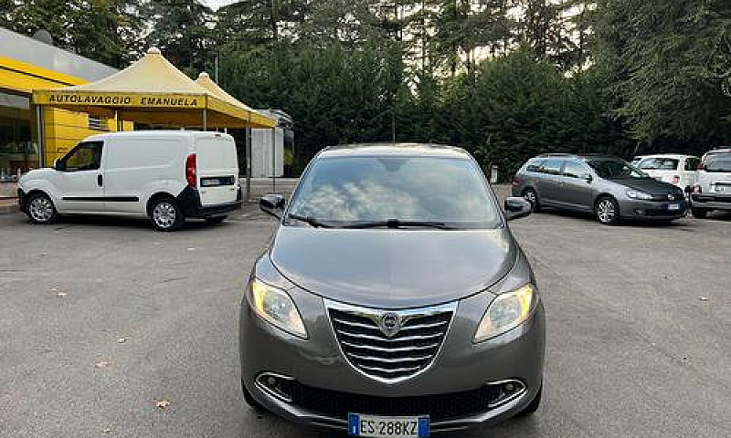 Lancia Ypsilon 0.9 T...