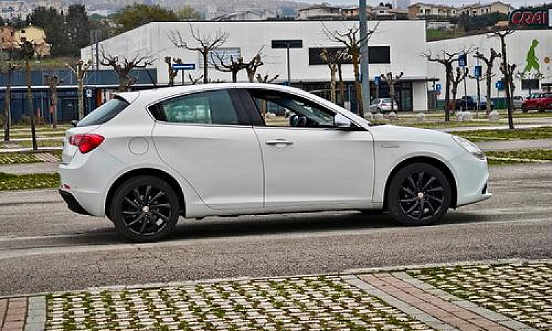Alfa Romeo Giuletta ...