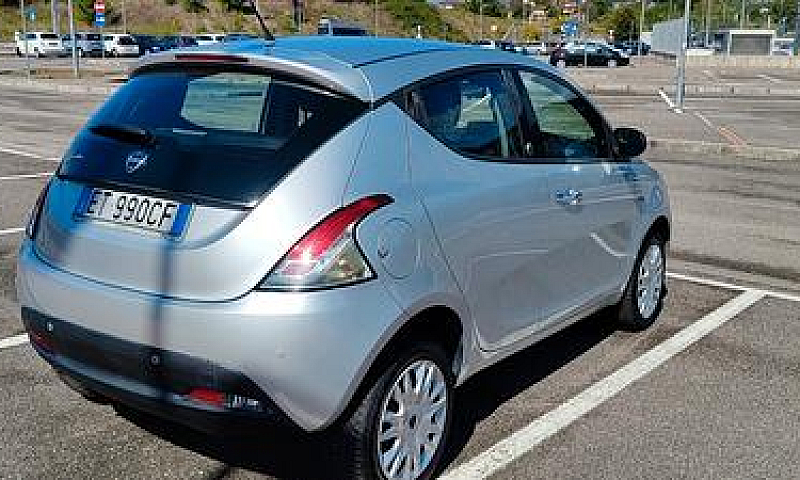 Lancia Ypsilon 0.9 T...