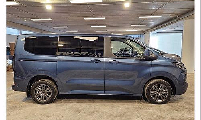 Ford Tourneo Custom...