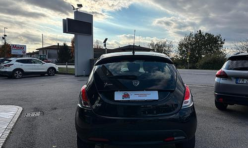 Lancia Ypsilon 1.2 G...