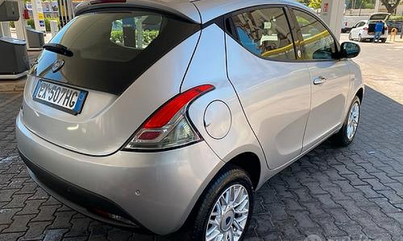 Lancia Ypsilon Benzi...