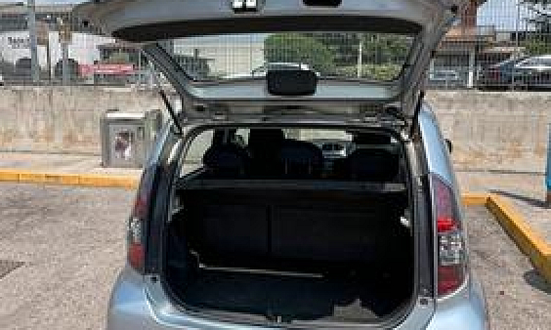Subaru Justy 2008...