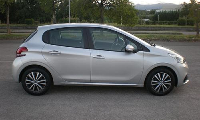 Peugeot 208 Restylin...