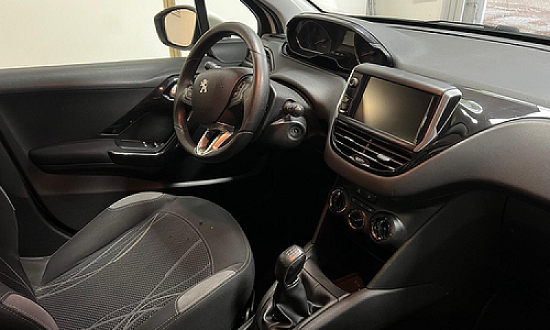 Peugeot 208...