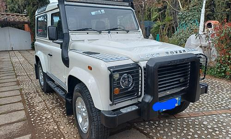 Land Rover Defender ...