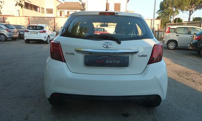 Toyota Yaris 1.0 5 P...