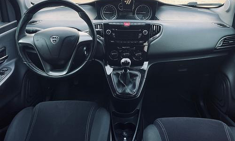 Lancia Ypsilon 1.3 M...