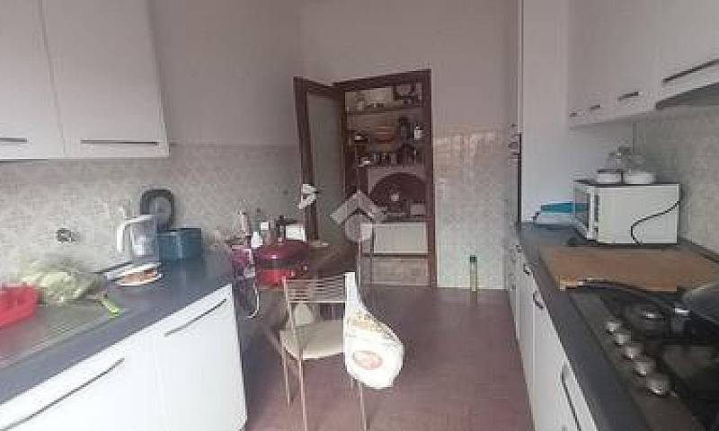 4 Locali A Roma...