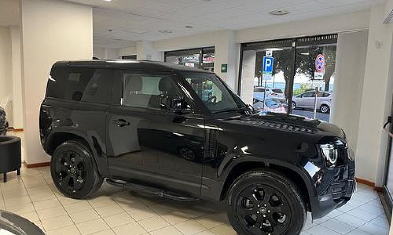 Land Rover Defender ...