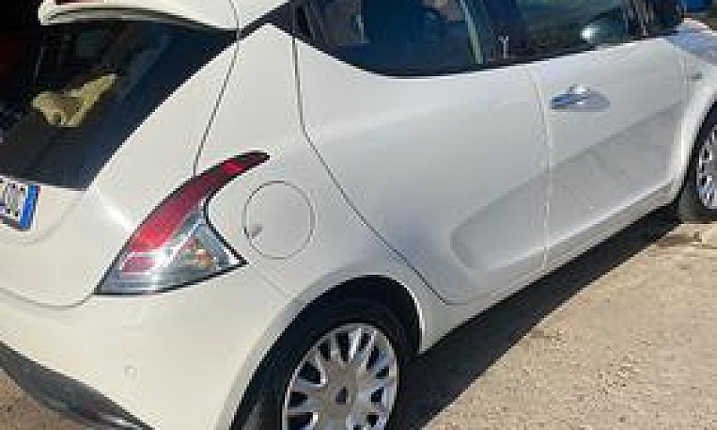 Lancia Ypsilon 3ª Se...