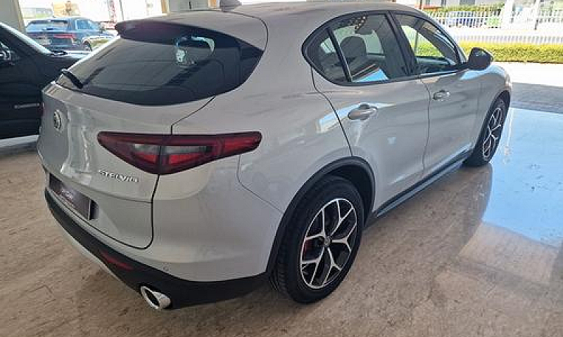 Alfa Romeo Stelvio 2...