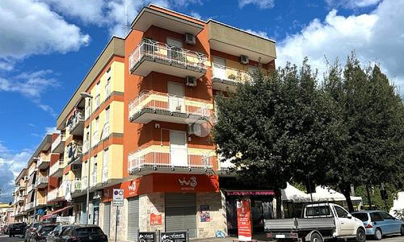 3 Locali A Barletta...