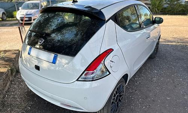 Lancia Ypsilon 1.0 F...