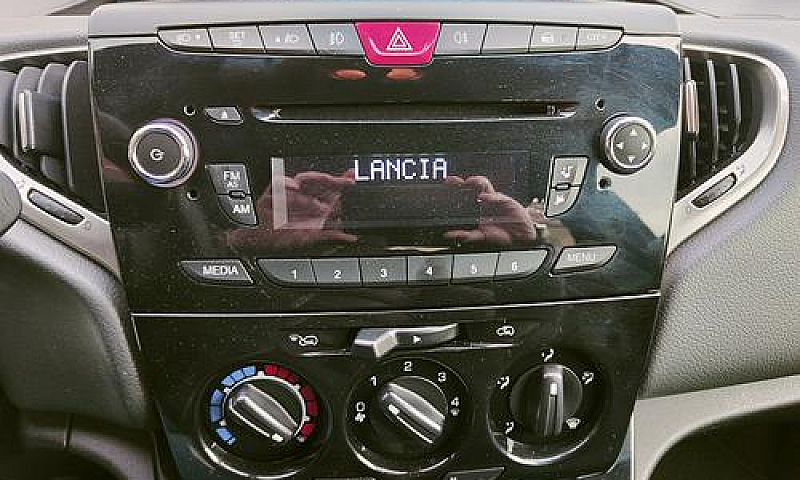 Lancia Ypsilon 1.2 G...
