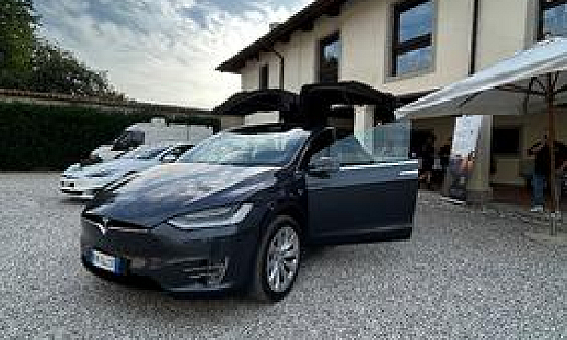 Tesla Model X - 2017...
