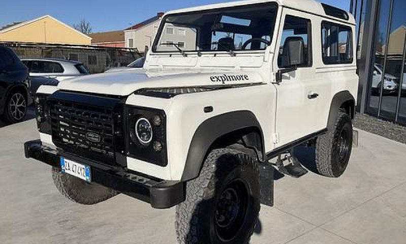 Land Rover Defender ...