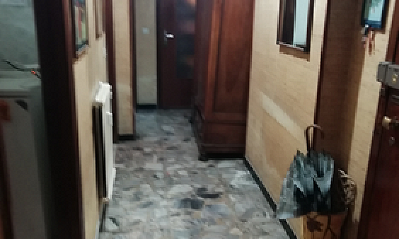 Trilocale Via Venezi...