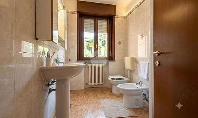 2 Locali A Traverset...