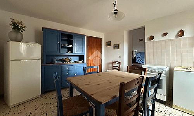 2 Locali A Montecchi...