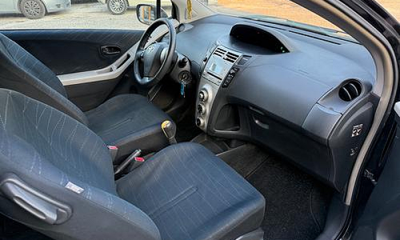 Toyota Yaris 1.000 B...