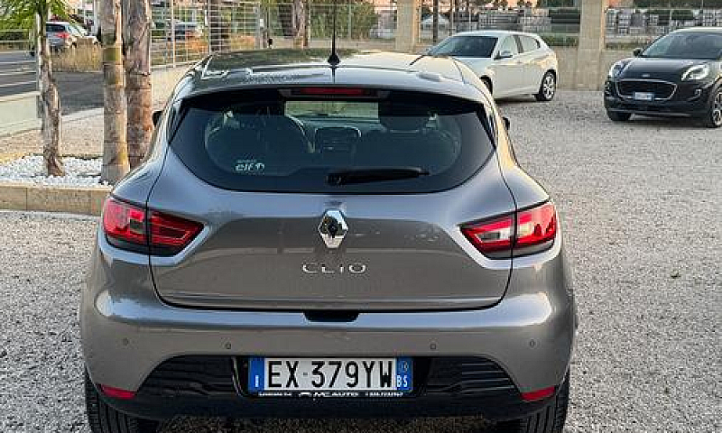 Renault Clio 1.2 75C...