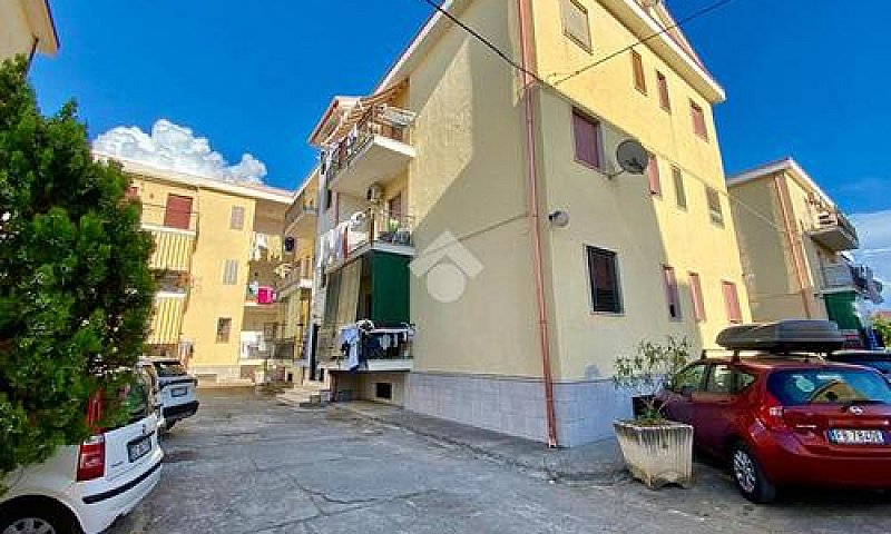2 Locali A Diamante...