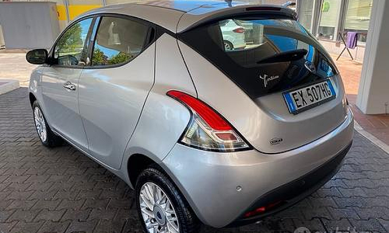 Lancia Ypsilon Benzi...