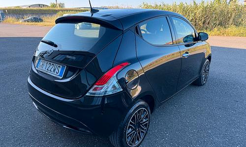 Lancia Ypsilon 2022...