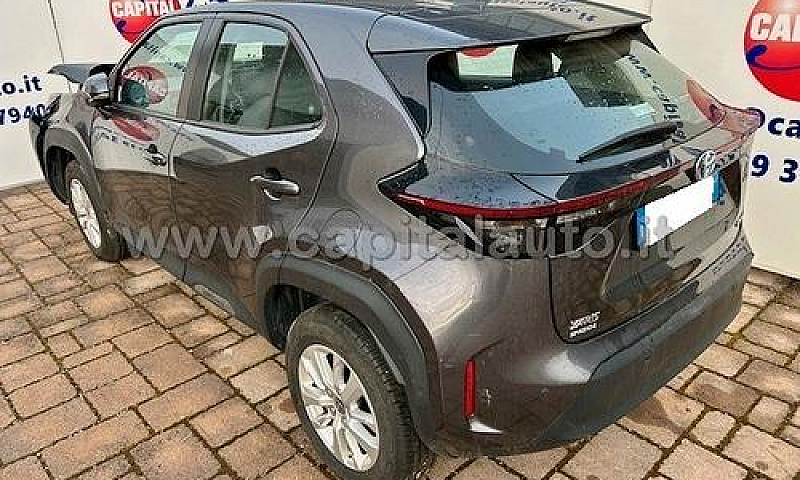 Toyota Yaris Cross 1...