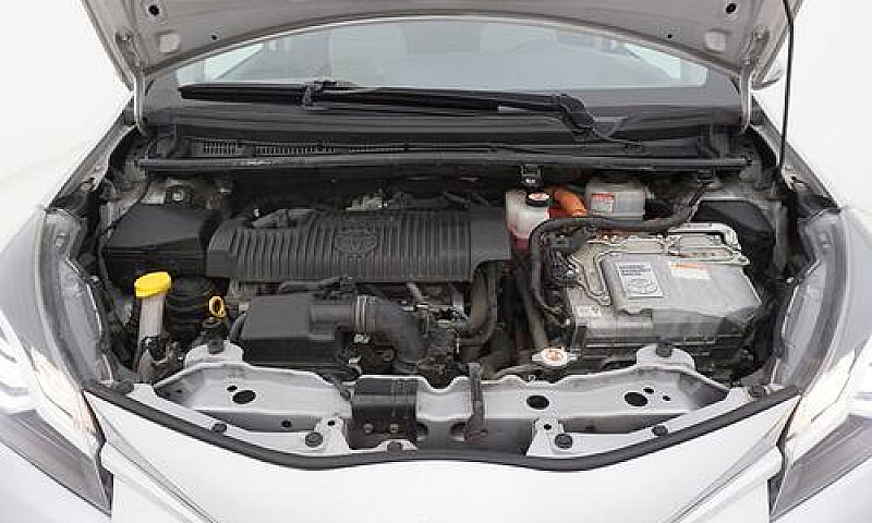 Toyota Yaris Hybrid ...