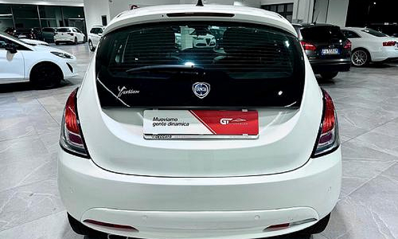 Lancia Ypsilon 1.2 6...