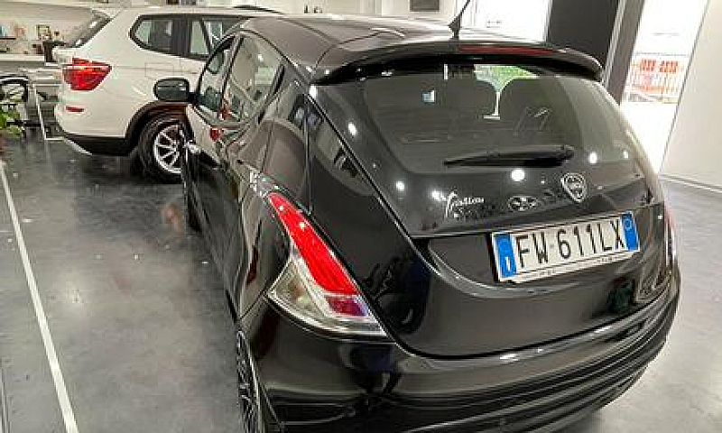 Lancia Ypsilon 1.2 6...