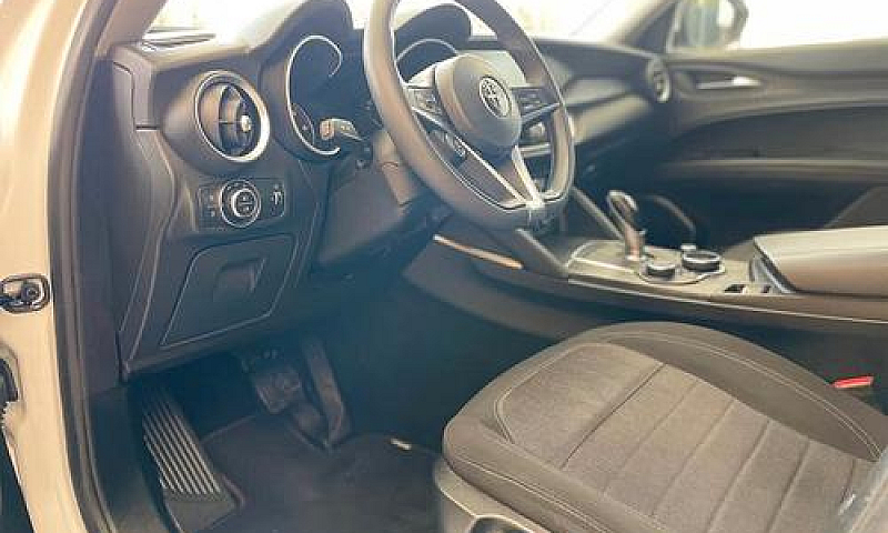 Alfa Romeo Stelvio 2...