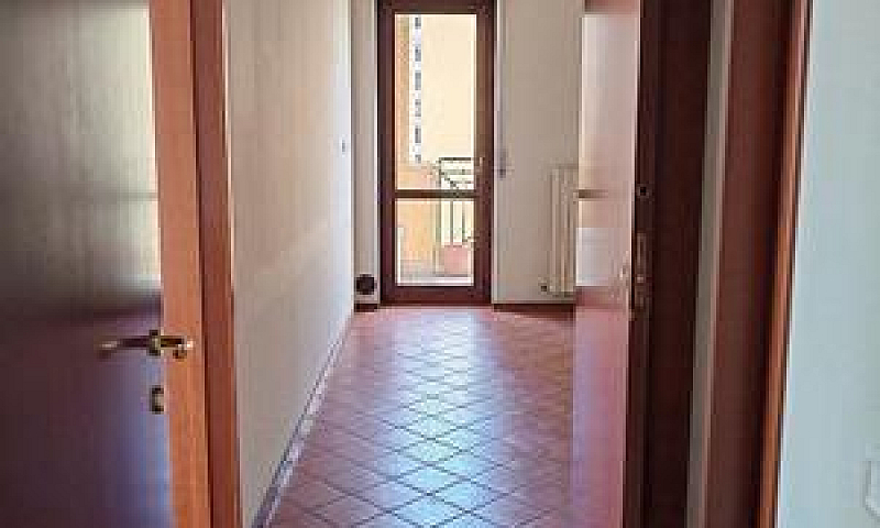 140 Mq Viale Marconi...